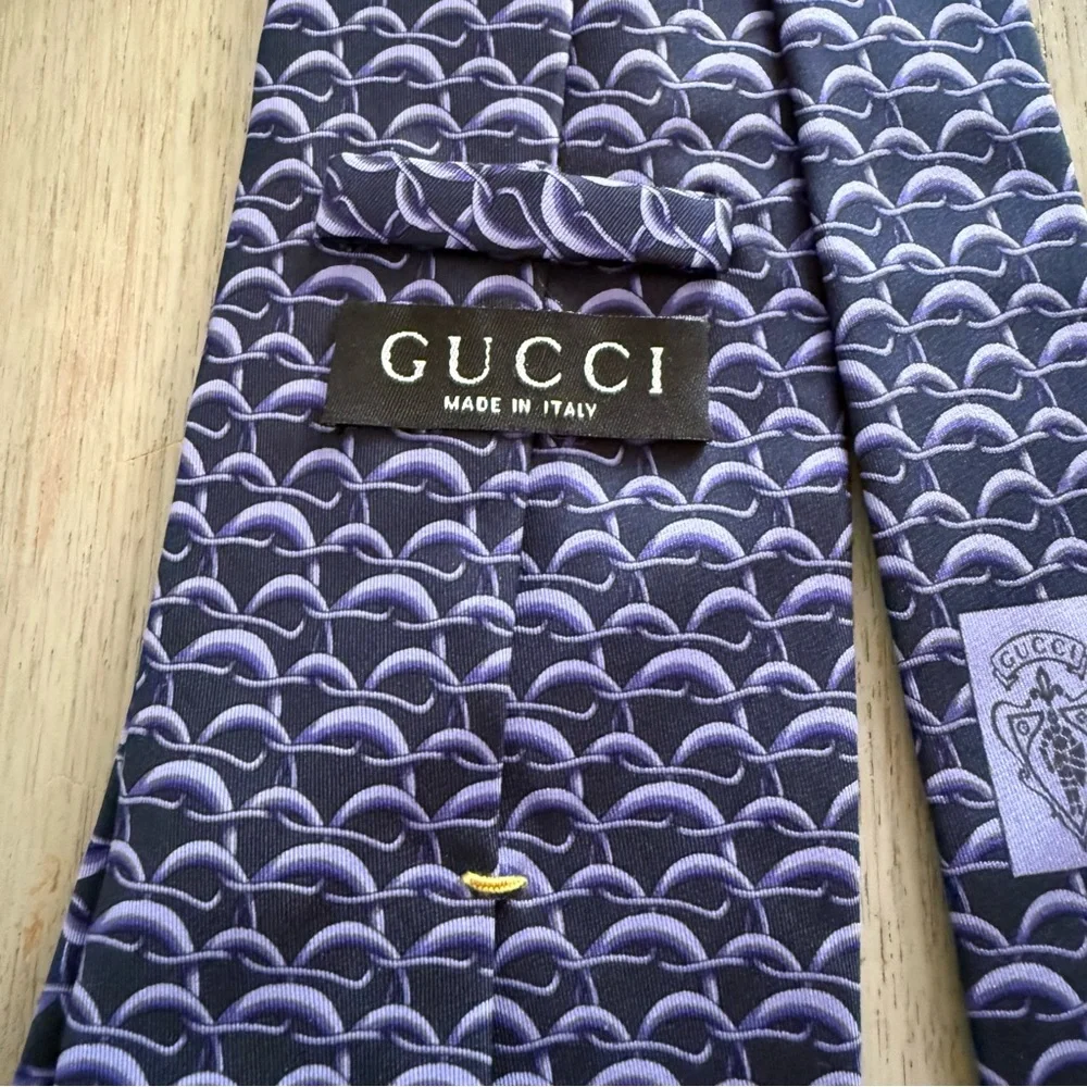 GUCCI Men’s Luxury 100% Silk Classic Tie Chain Print Purple & Navy Made In Italy
